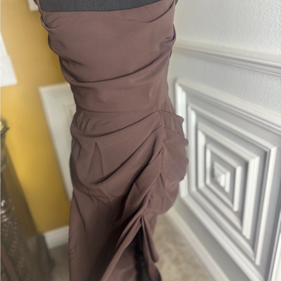 Elegant Brown Dress - Picture 6 of 11